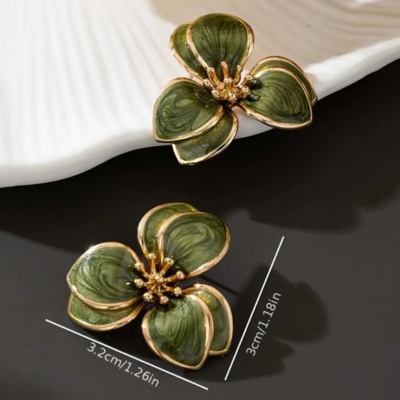 ✨Anthropologie Adela Green Floral Earrings - Picture 6 of 7